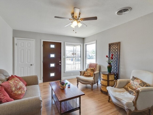 Photo - 801 Pecan St