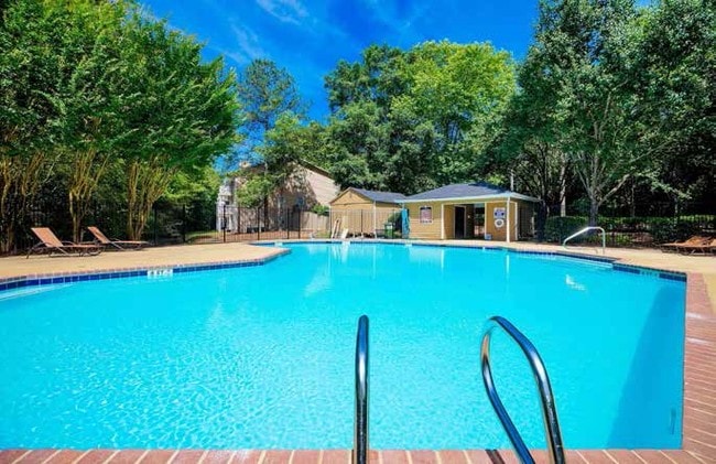 Pool - Hampton Downs Apartments