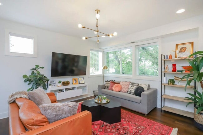 Building Photo - 2208 Elliott Ave Unit ID1302203P