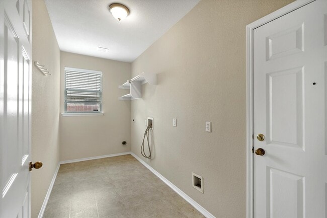Photo - 4402 Emerald Leaf Dr