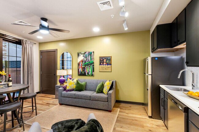 Photo - 611 Commerce St Unit ID1267073P