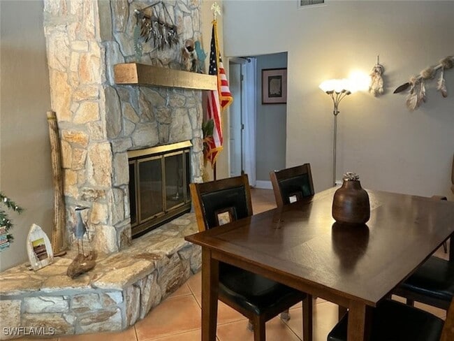 Photo - 882 Bluebird St