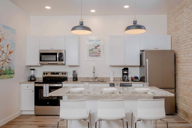 Photo - 125 W Wisconsin Ave Unit ID1318207P