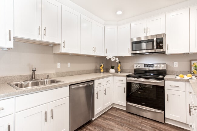 1BR, 1BA -700SF - Vista Creek Apartments