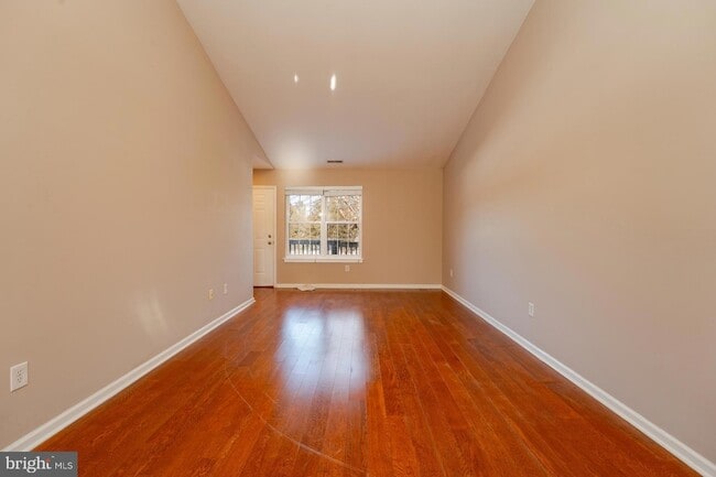 Photo - 558 London Ct Unit 558