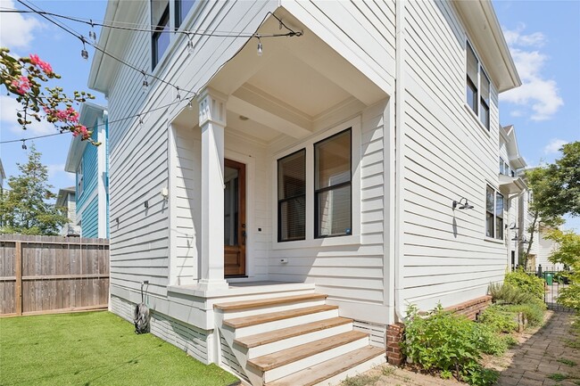 Photo - 1120 W 18th St