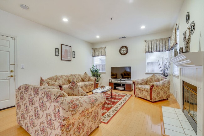 Building Photo - 27479 Green Wood Rd Unit SI ID1546495P