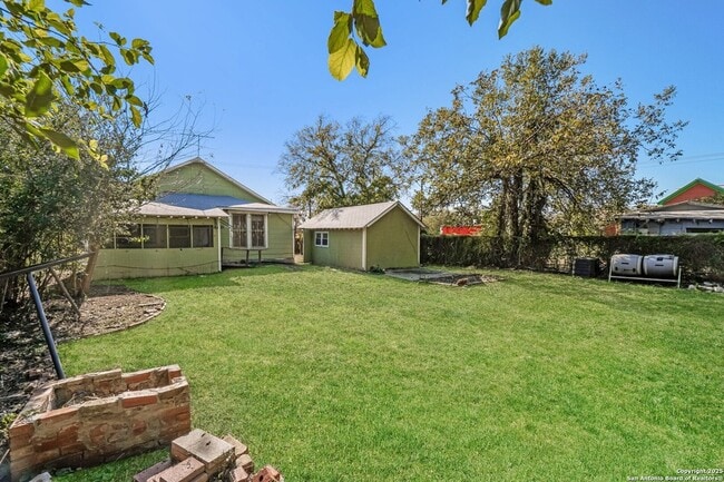 Photo - 115 E Lambert St