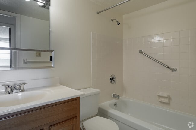 1BD 1BA 720 sq. ft. - 200 West Apartments