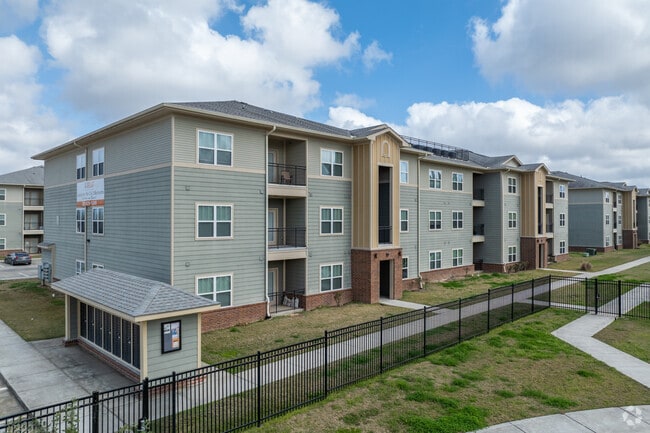 4101 5th Ave Lake Charles, LA 70607 - Le Jolliet