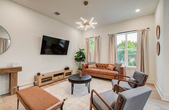 Building Photo - 3311 Daphne St Unit ID1255369P