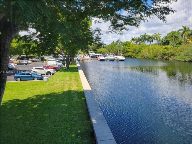 Building Photo - 3401 N Country Club Dr Unit EI202