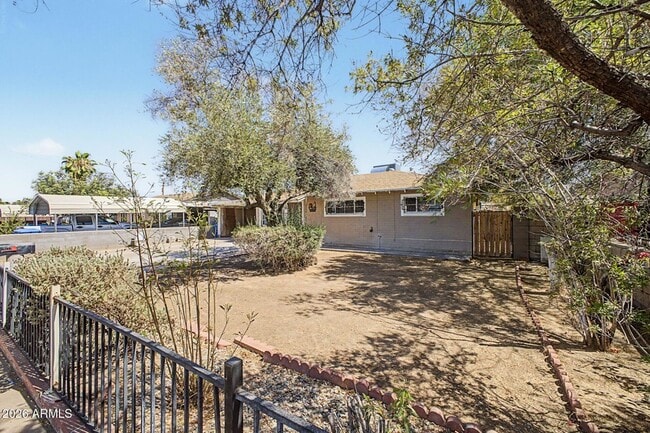 Photo - 1823 E Sunland Ave