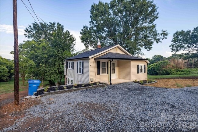 Photo - 1488 Hilltop St