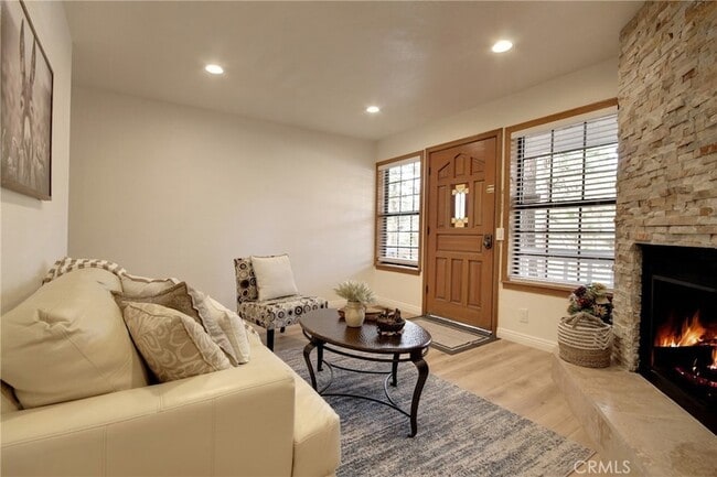 Photo - 430 E Country Club Blvd