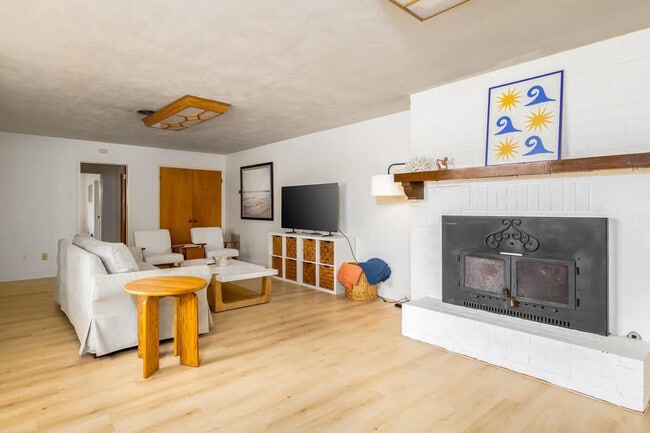 Building Photo - 4000 Highland Dr Unit ID1292588P