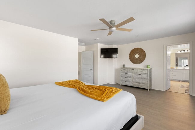 Photo - 7264 Wembley St Unit SI FL1-ID1559828P