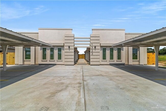 Building Photo - 1314 Beverly Ave Unit 3