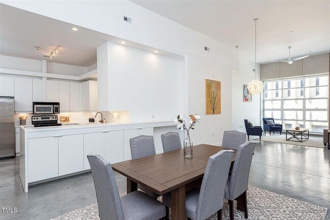 Building Photo - 319 Fayetteville St Unit 312