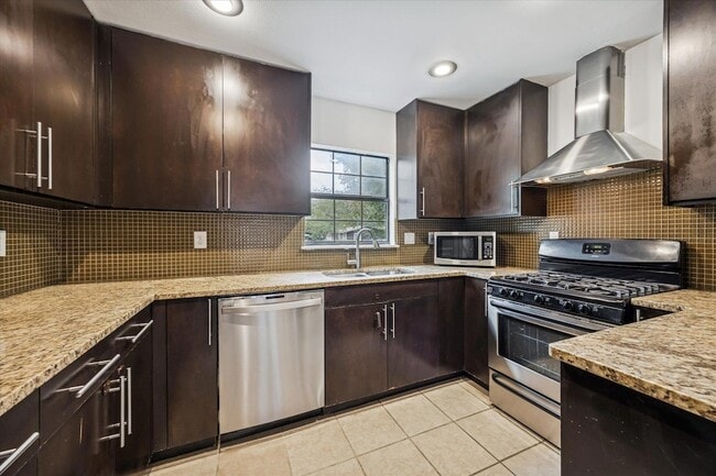 Photo - 3104 Fontana Dr