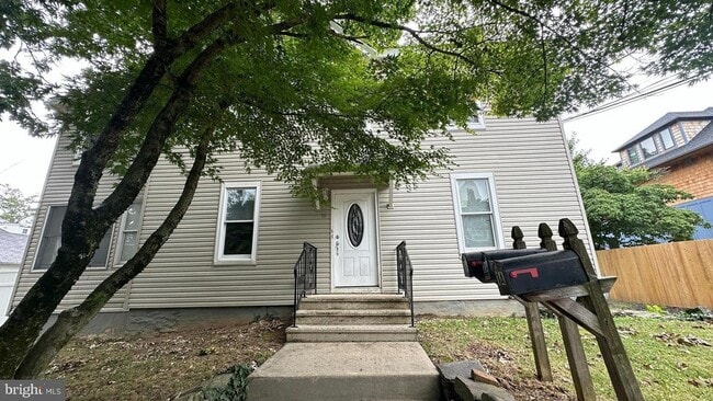Building Photo - 16 Linden Ln Unit 2A