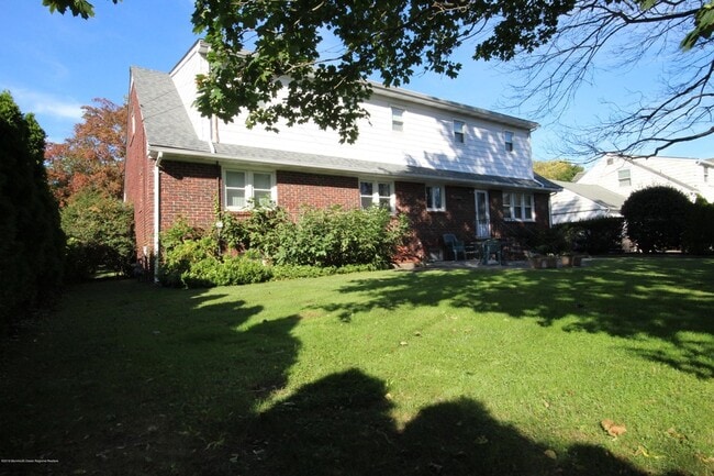 Photo - 508 Crescent Pkwy