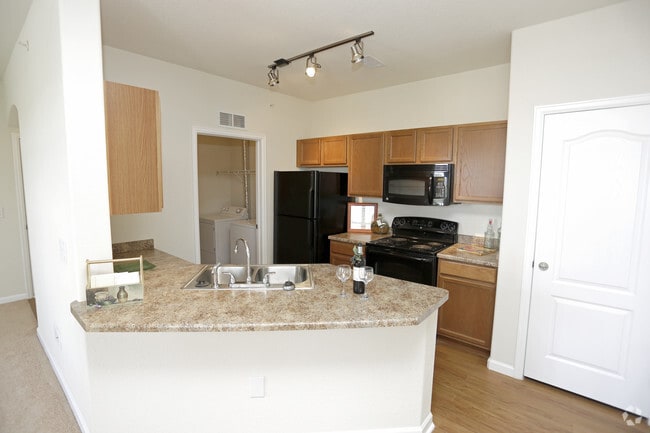 1BR, 1BA - 748 SF - Villas at Park West