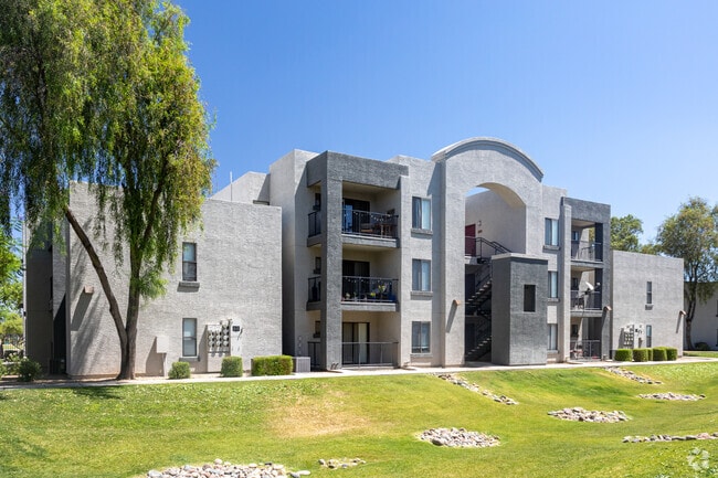 Photo - Esteban Park