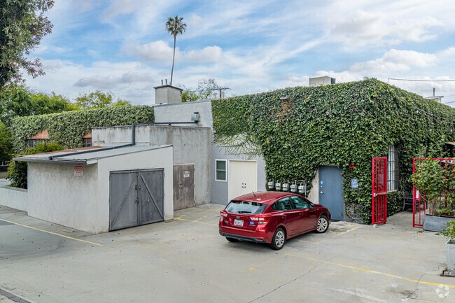 Building Photo - Studios at Walnut