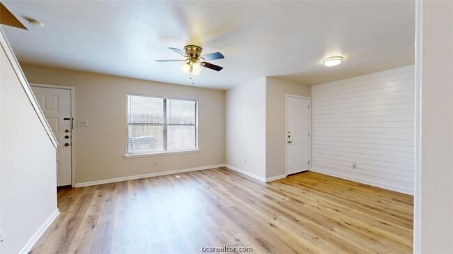 Photo - 2807 Longmire Dr