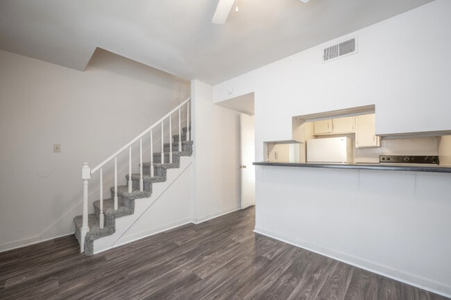 Building Photo - Woodside Apartments