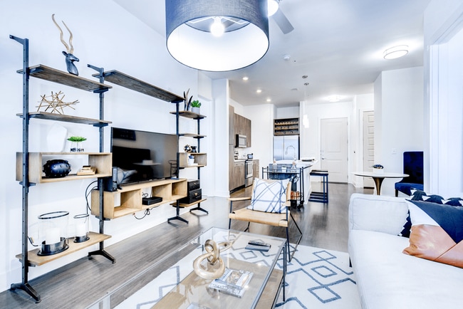 Photo - Arabelle Lincoln Station