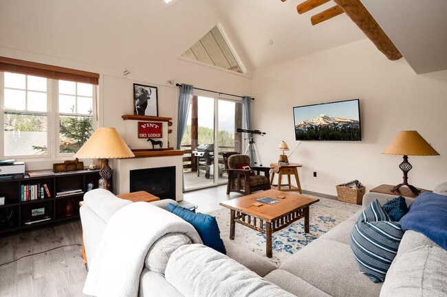 Building Photo - 17 Saddle Ridge Rd Unit ID1255663P