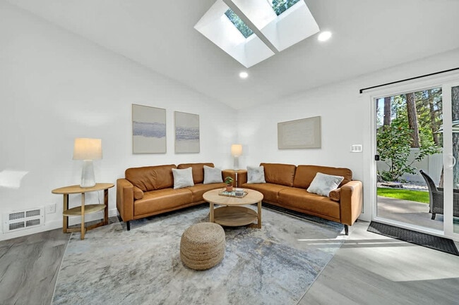 Building Photo - 5999 N Pinegrove Dr Unit SI ID1542959P