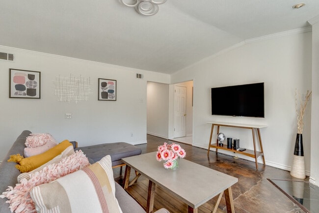 Building Photo - 2117 Benjamin Rd Unit ID1056385P