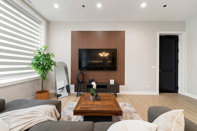 Building Photo - 801 S Western Ave Unit ID1262785P