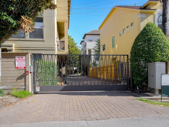 Photo - 232 Detering St Unit A