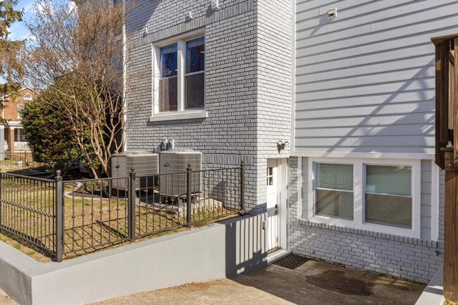 Photo - 1601 D St NE Unit SI ID1037749P
