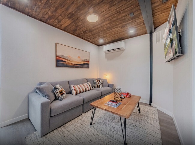 Building Photo - 736 W Rider Dr Unit ID1249898P