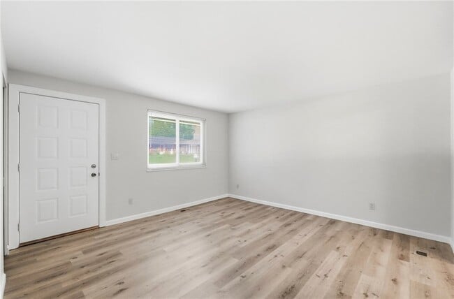 Photo - 6537 Highbury Rd
