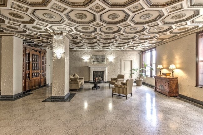 Photo - 4616 Lindell Blvd. (Carleton Apt)