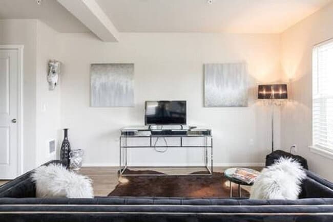 Photo - 624 E 32nd St Unit ID1296616P