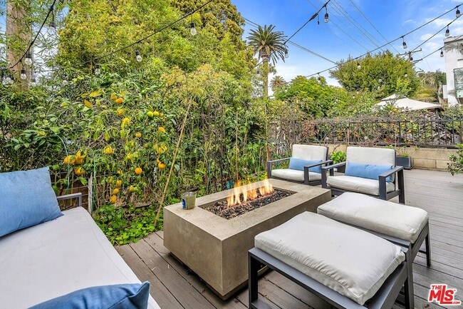 Photo - 718 Marine St