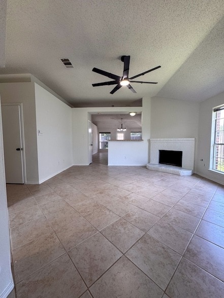 Photo - 2201 Silverthorn Ln
