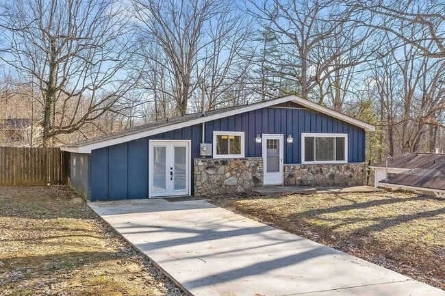 Building Photo - 627 Miles Rd