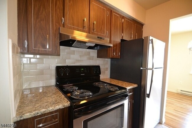 Photo - 121 Grove St