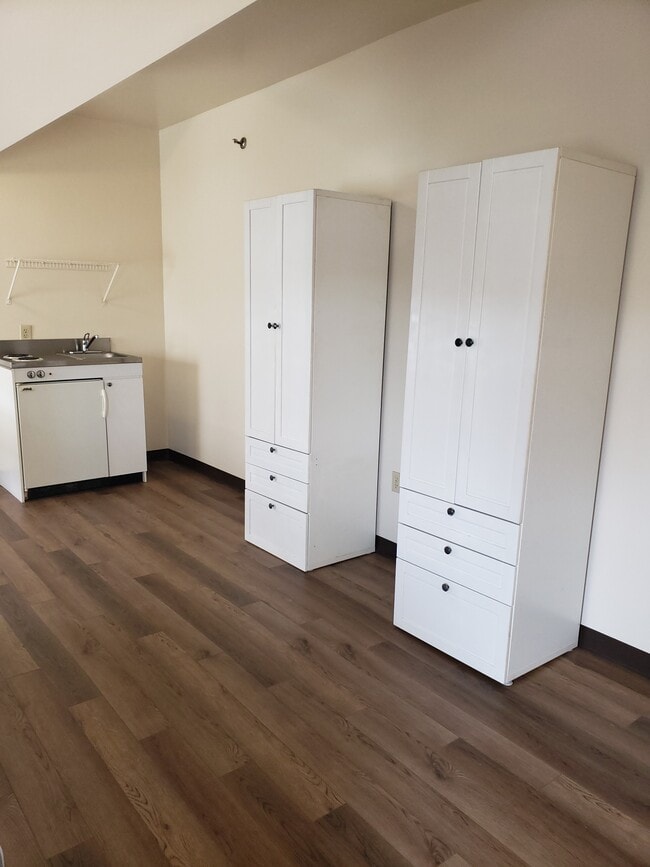 Photo - Adams Street Apartments - No Fee, Short Term