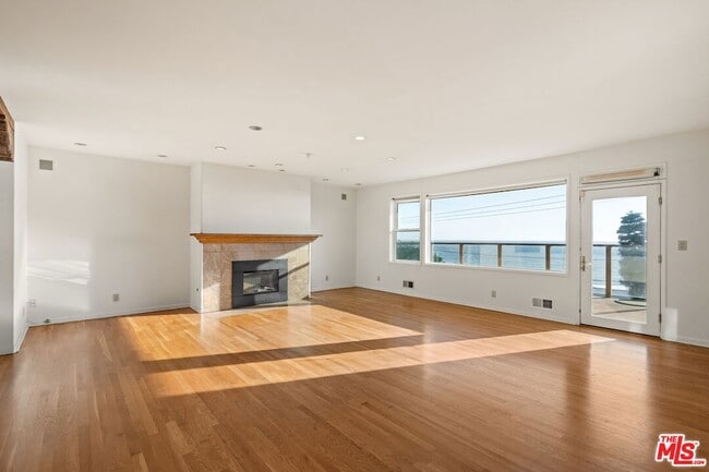 Photo - 7203 Rindge Ave