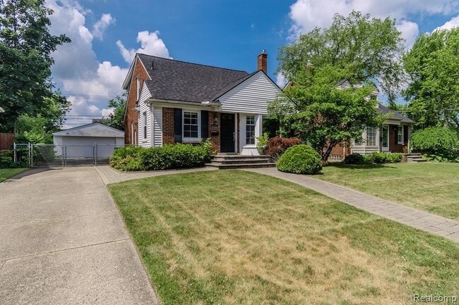 Photo - 4355 Elmwood Ave