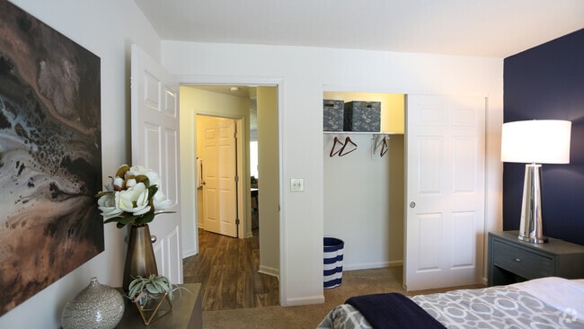 2BR, 2BA - 1,088 SF - B1 - The Residence at Christopher Wren Apartments